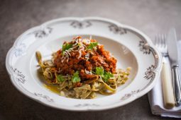 pasta med köttfärsås, linser, bönpasta