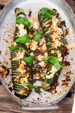 hasselbackszucchini med fetaost