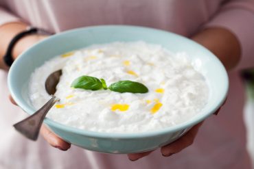 fetaoströran, fetaostsås