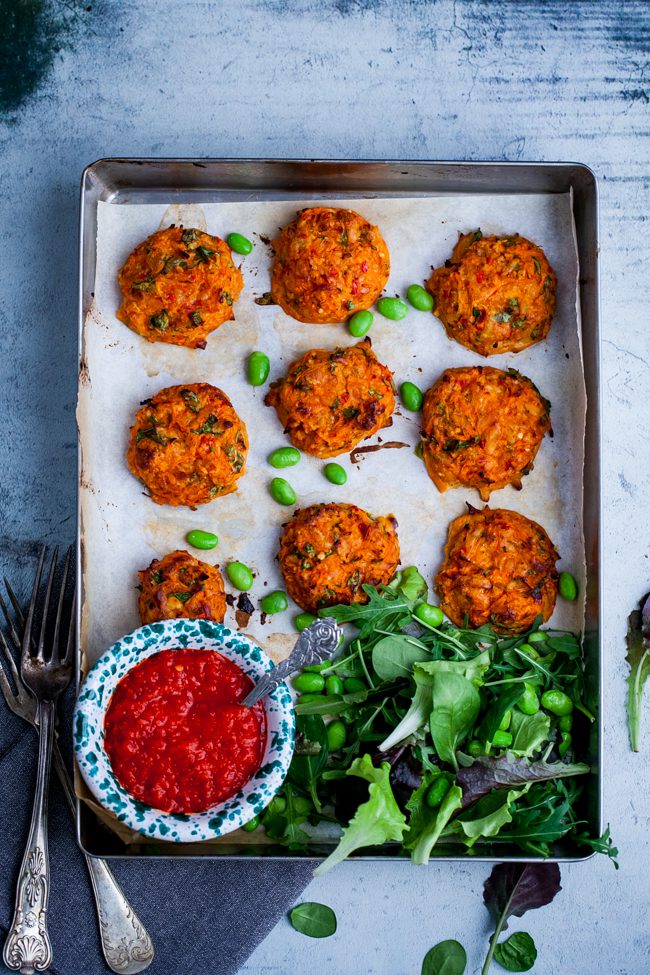 Biffar gjorda på halloumi, morot och ajvar