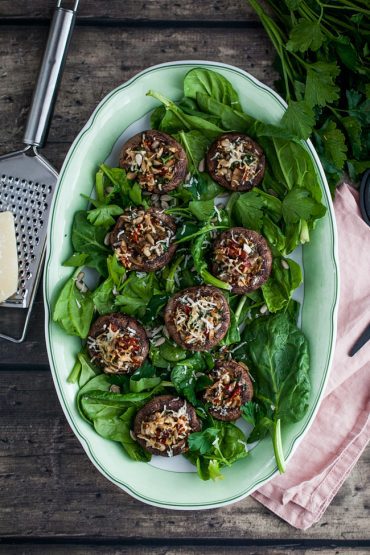 fyllda champinjoner med tomat