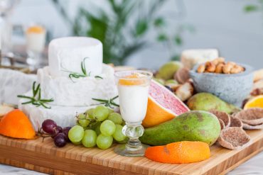 Ostbricka med nötter, osttårta