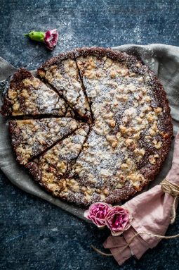 kladdkaka med ett täcke av tosca