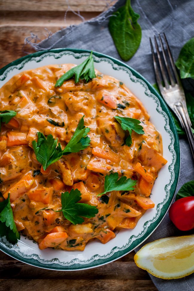 vegetarisk stroganoff med morot och halloumi