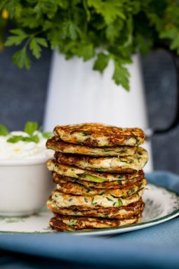 glutenfria zucchiniplättar med fetaost