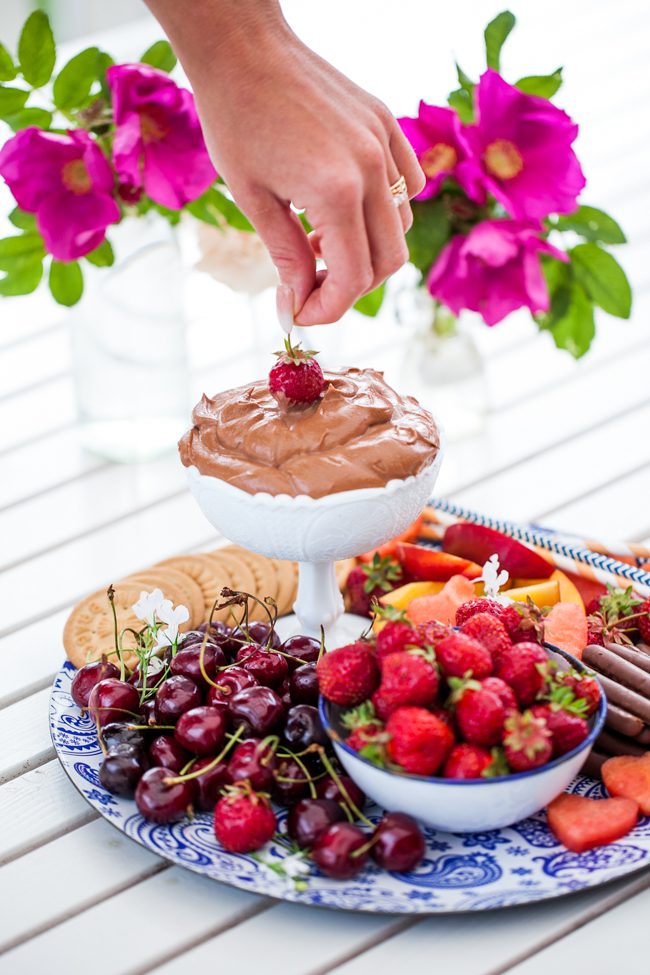 fruktfat med nutelladipp