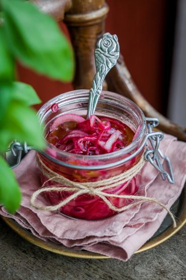 picklad rödlök snabbinlagd rödlök