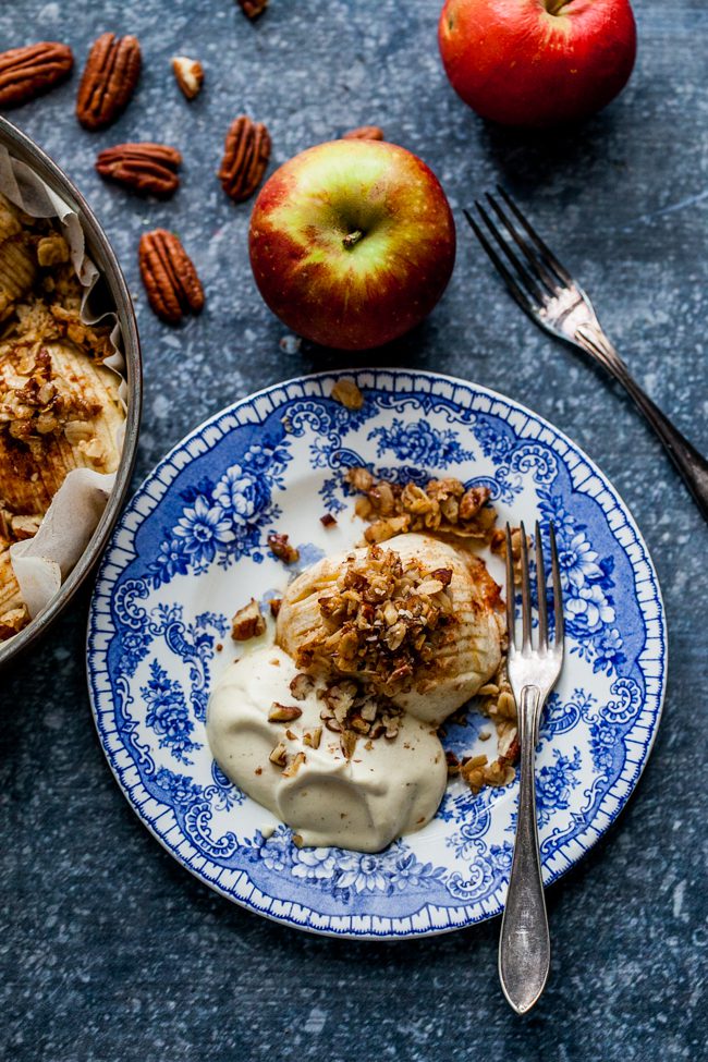 hasselbacksäpplen med vaniljkräm