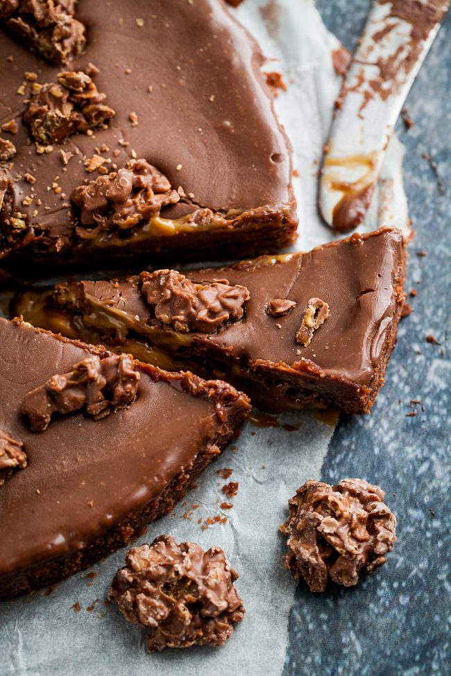 kladdkaka med kola oh dumle