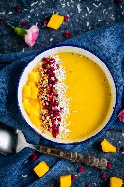 smoothie bowl med mango mellanmål