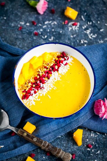 smoothie bowl med mango