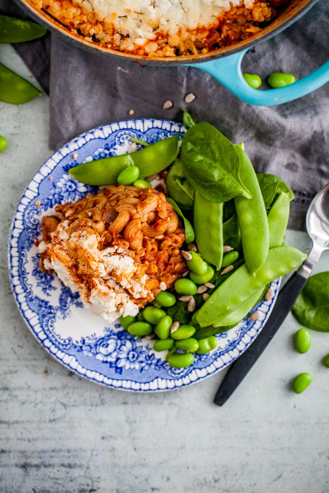 vegetarisk pastagratäng med linser