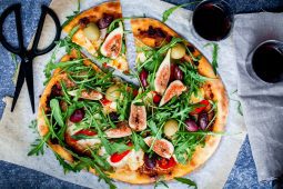 hemgjord pizza med halloumi