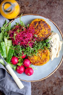 vegetariska sötpotatisbiffar med kikärtor