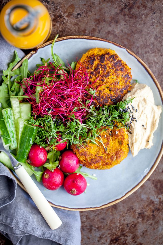 vegetariska sötpotatisbiffar med kikärtor
