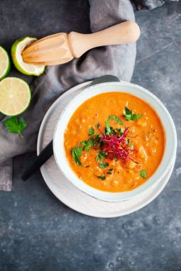 sötpotatis och kikärtsgryta med kokosmjölk