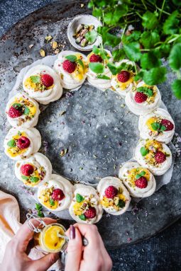 pavlova, pavlovakrans, fågelbon