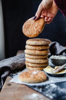 baka med baljväxter, bröd, tekakor