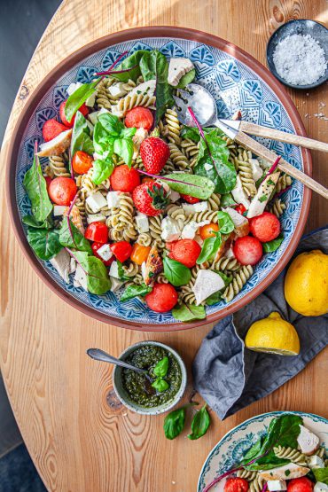 Pastasallad med pesto och kyckling