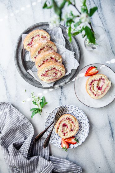 rulltårta med hallon