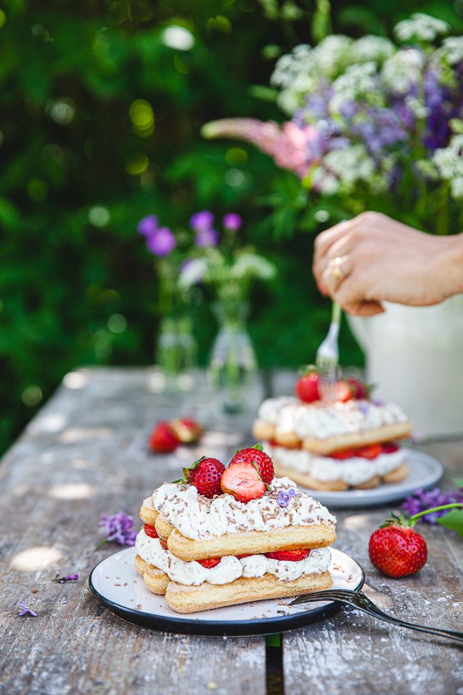 Tiramisu med jordgubbar och choklad