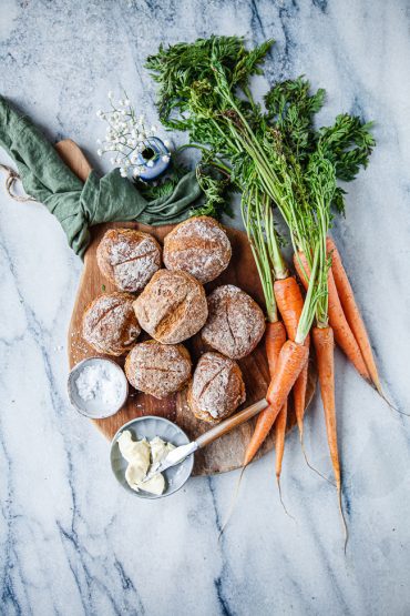 bröd med rivna morötter, morotsfrallor