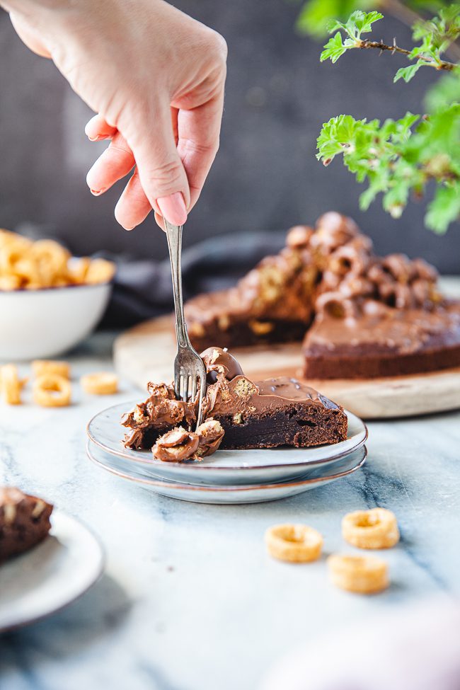 kladdkaka, jordnötsringar, choklad