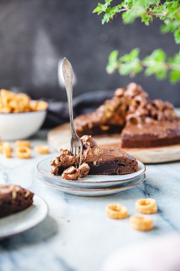 kladdkaka, jordnötsringar, choklad