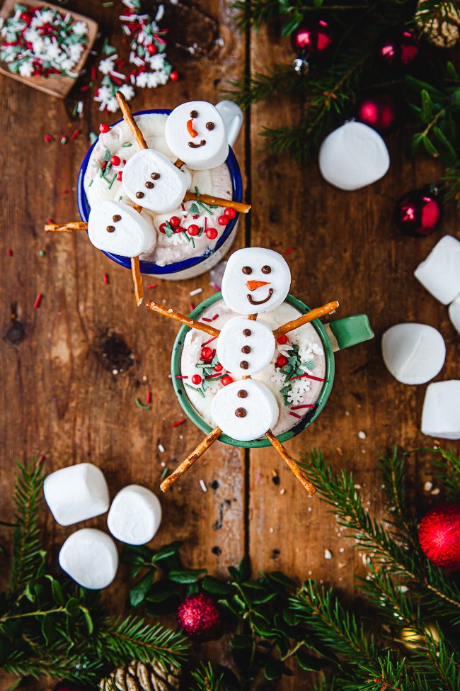 varm choklad, marshmallows , snögubbe