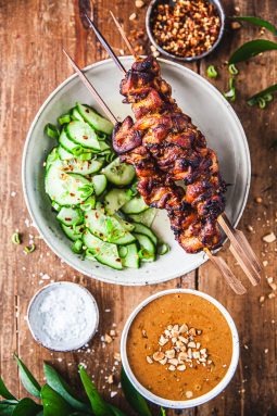 kycklingspett med jordnötssås