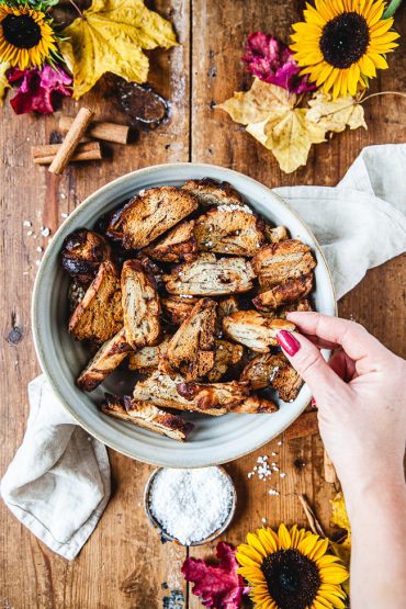 skorpor på kanelbullar, skorpor på gamalt bröd, söta skorpor, kanelbulleskorpor