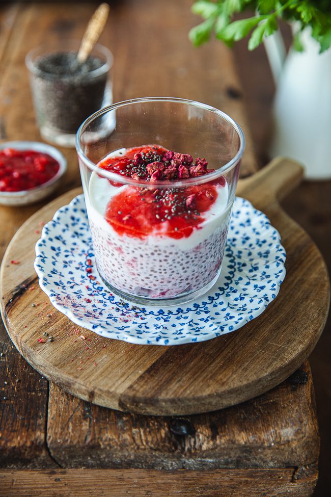 chiapudding med jordgubbar
